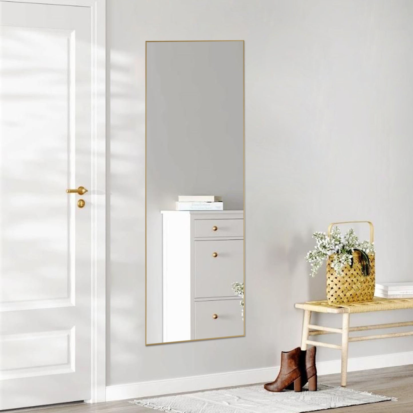 Specchio da Terra con Cornice in Alluminio – Design Sottile & Elegante