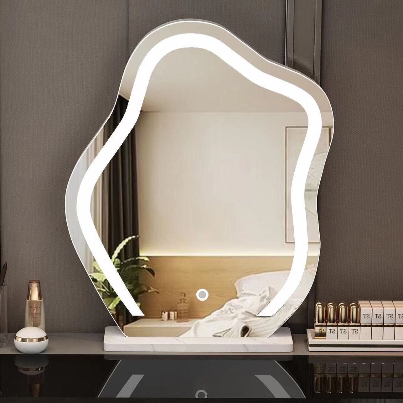 Specchio Vanity a Forma di Nuvola – con Luci LED a 3 Tonalità